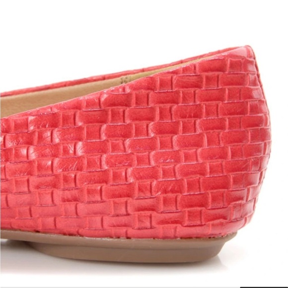 NWOB. Lulus GoMax 8.5 Sienna 22X Red Basketweave Ballet Flats. - Picture 5 of 15